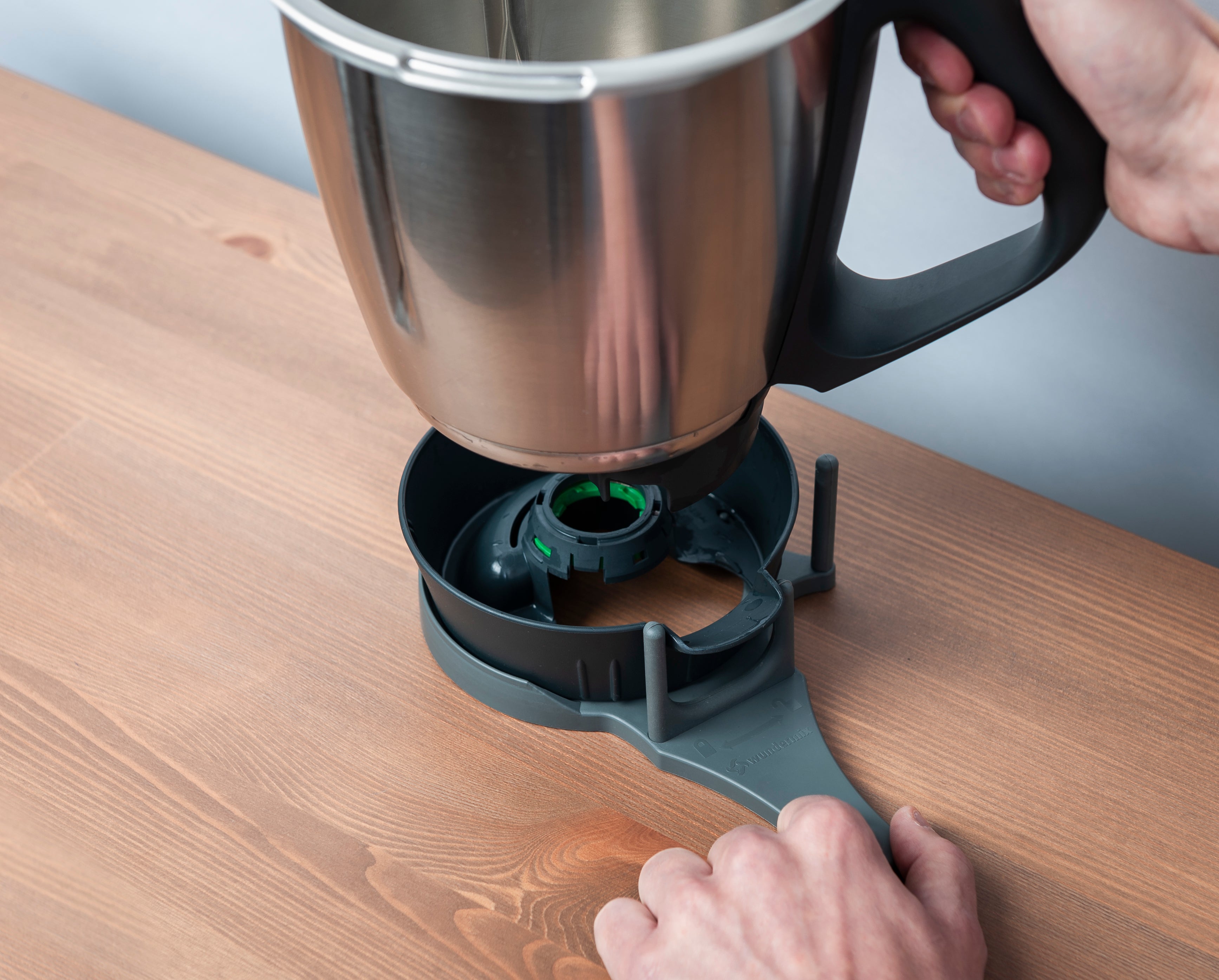 TopfTwister® | Öffnungshilfe für den Mixtopfboden | Bodendreher für Thermomix TM6, TM5, TM31